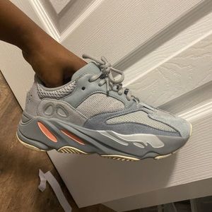 Yeezy 700. 9.5/10 condition barley worn. Not in original box. Size 5 men/boys